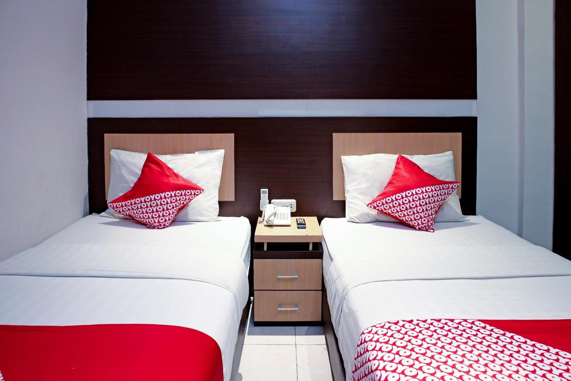 Oyo 1009 Hotel Bumi Malaya Medan Exterior photo