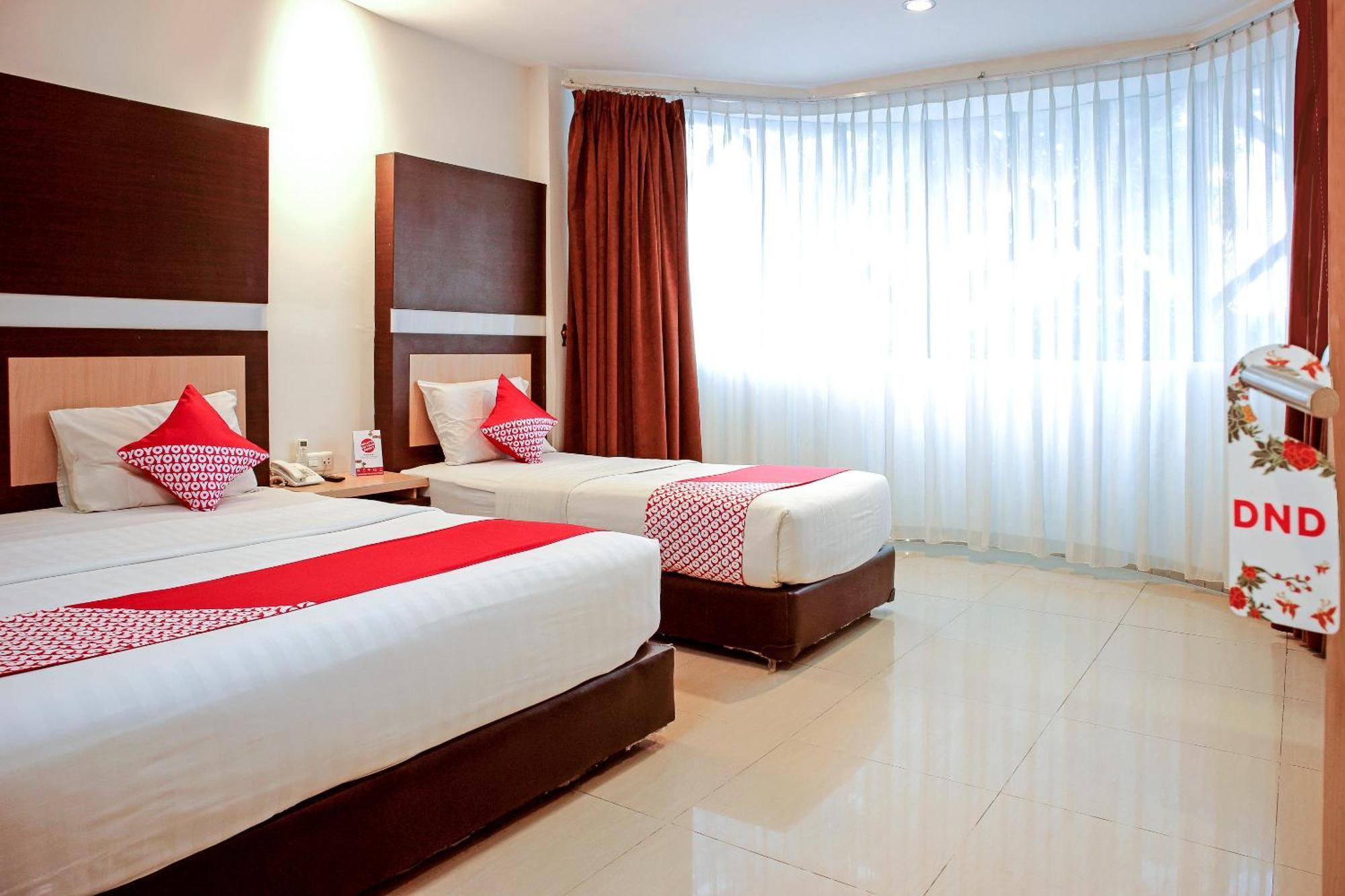 Oyo 1009 Hotel Bumi Malaya Medan Exterior photo